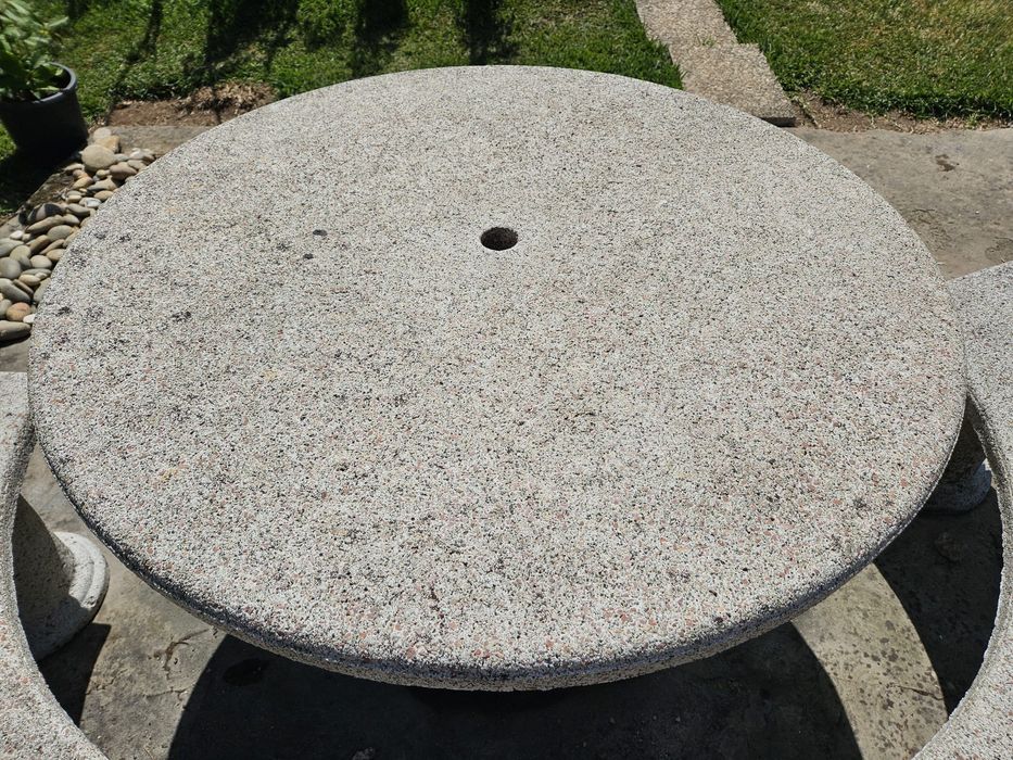 Mesa de Jardim Redonda em Pedra