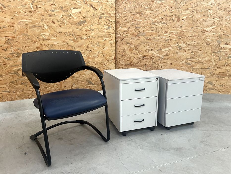 Secretárias e mobiliário de escritório