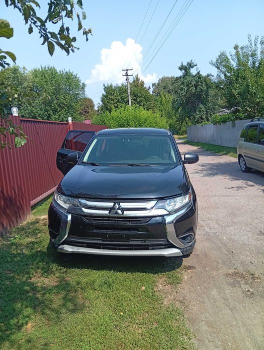 Продам Mitsubishi Outlander 2,4 AWD 2016год