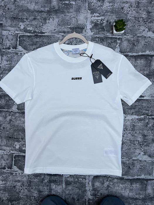 Чоловіча  футболка / GUESS Футболка /