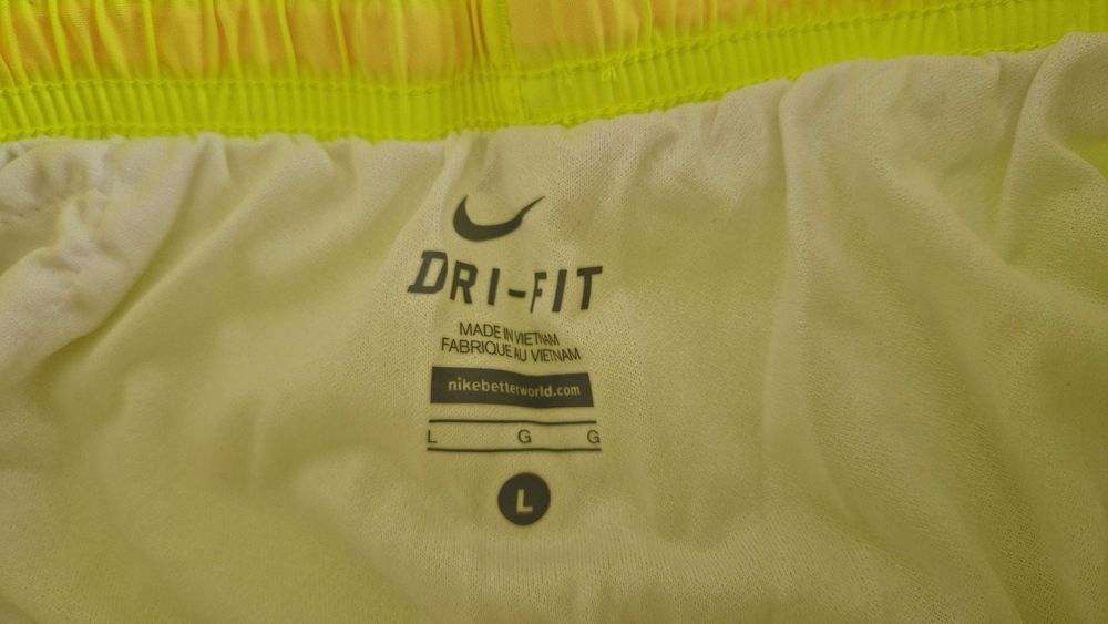 Calções Nike, amarelos, Dri-Fit, tamanho L