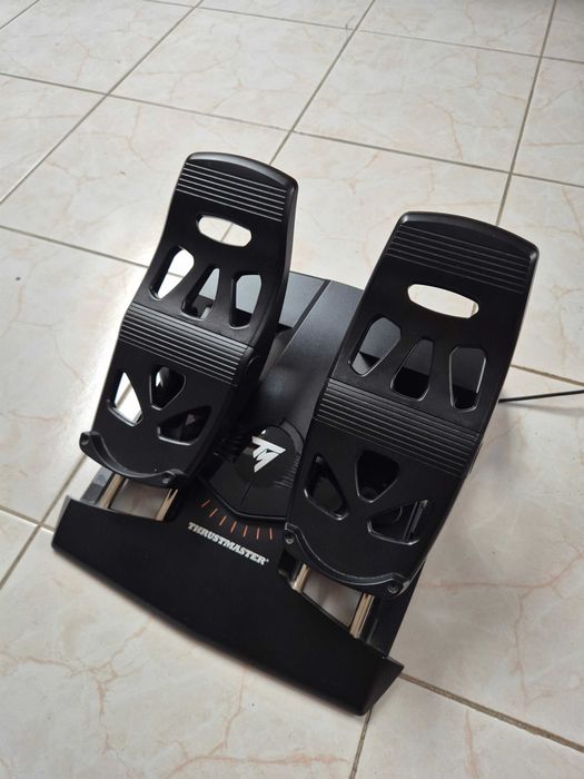 Pedais Thrustmaster T.Flight Rudder