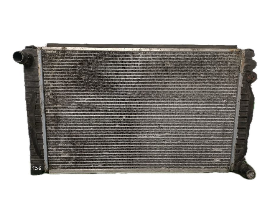 Radiador de água VOLKSWAGEN Passat (3B2)