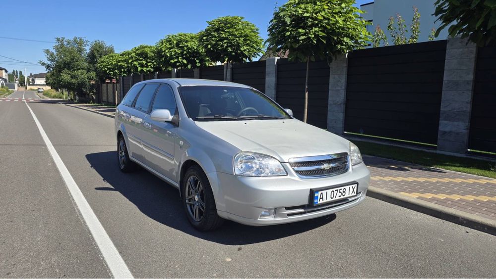 Машина Chevrolet Lacetti