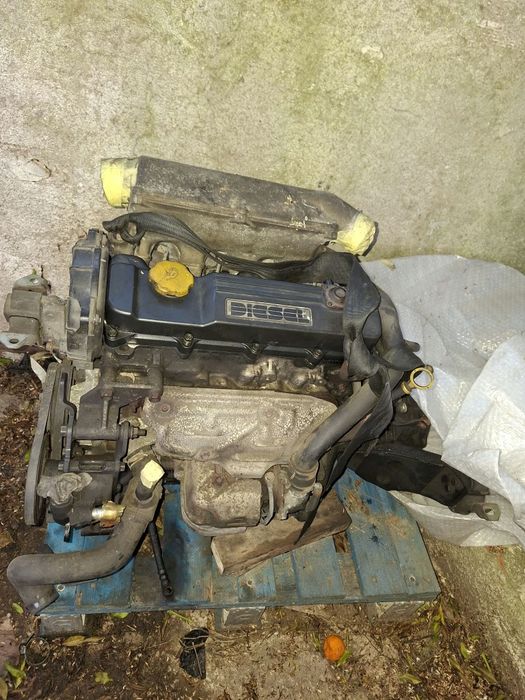 Vendo motor impecável opel corsa b com caixa de velocidade ou sem caixa de velocidade, bom estado.

Favor contacta a mensagem escrita. Obrigado