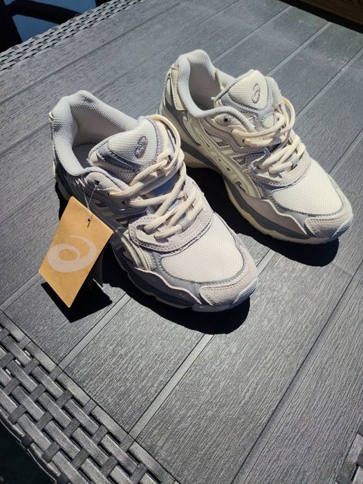 Sapatilhas ASICS tamanho 41,5