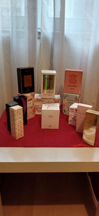 Caixas de perfume, vazias