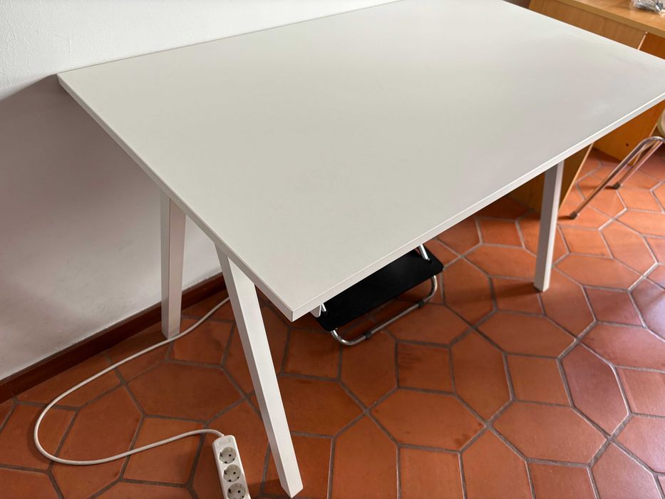 Secretária Trotten 120x70cm em excelente estado