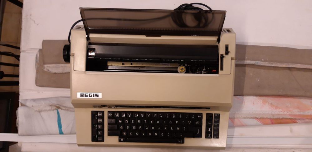 Máquina de escrever elétrica