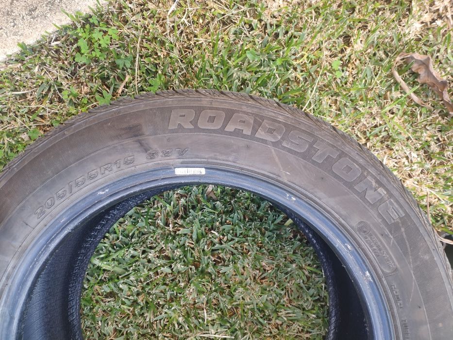 Pneu Roadstone usado 205/55/R15