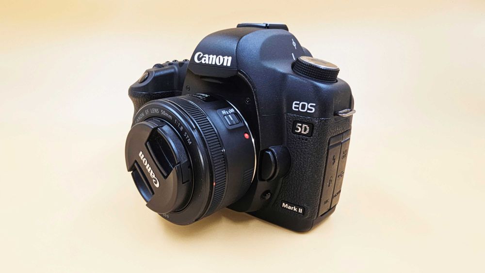 Canon EOS 5D Mark II + Canon 50mm STM + Battery Grip BG-E6 комплект