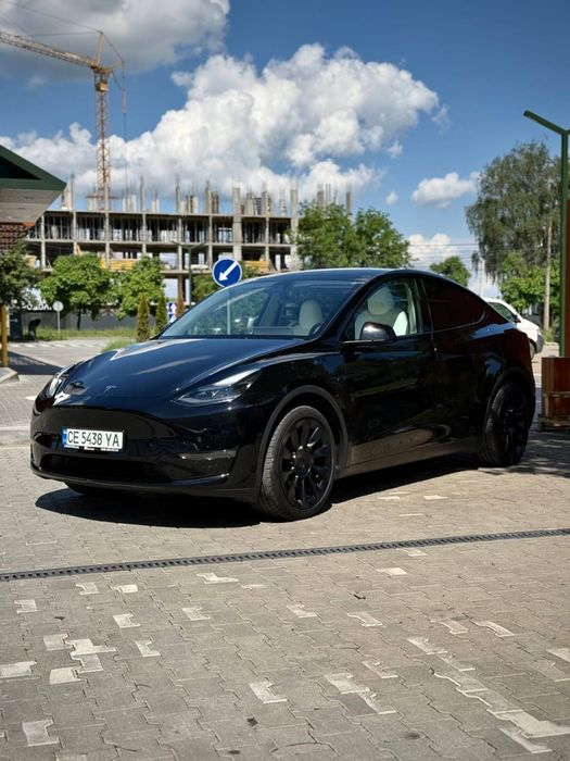 Tesla Y 2024 повний привід