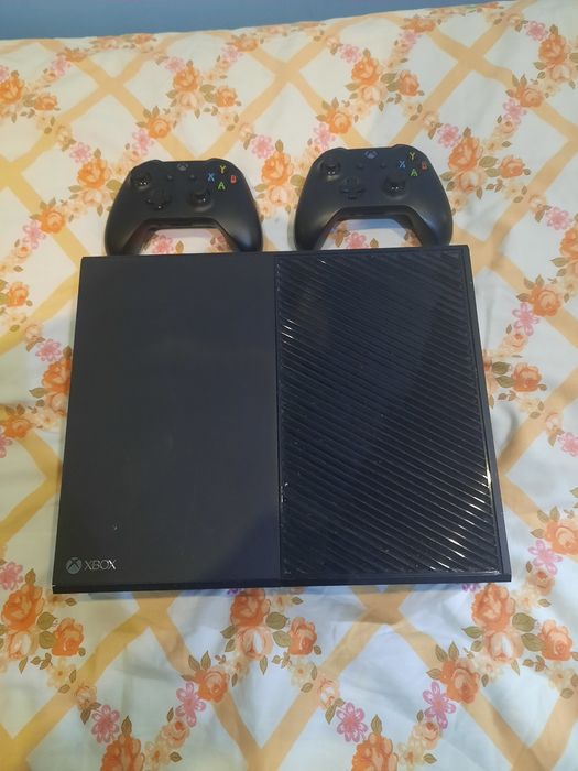 Xbox One  500GB + 2 PADY + GRY