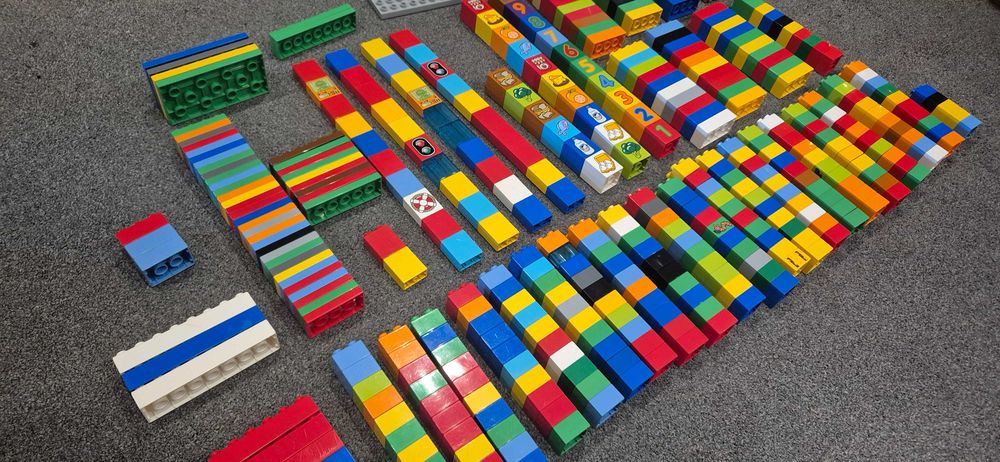 700 peças LEGO DUPLO