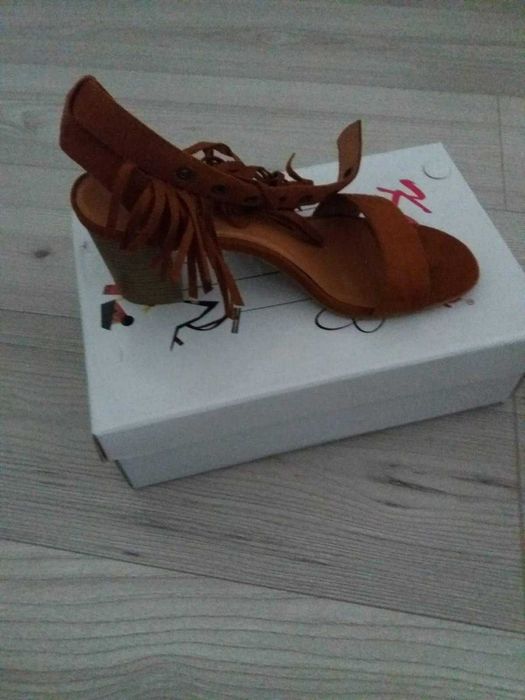 Nowe!!! Buty damskie z fredzlami rozmiar 40
