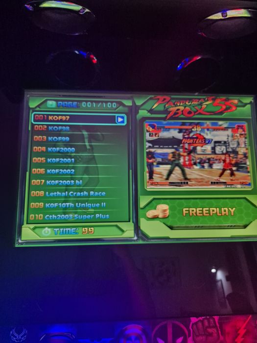 Máquina arcade com 999 jogos