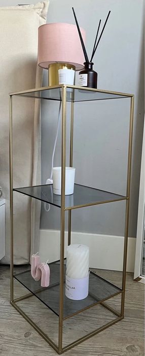 Mesa de apoio dourada da Maison du momde
