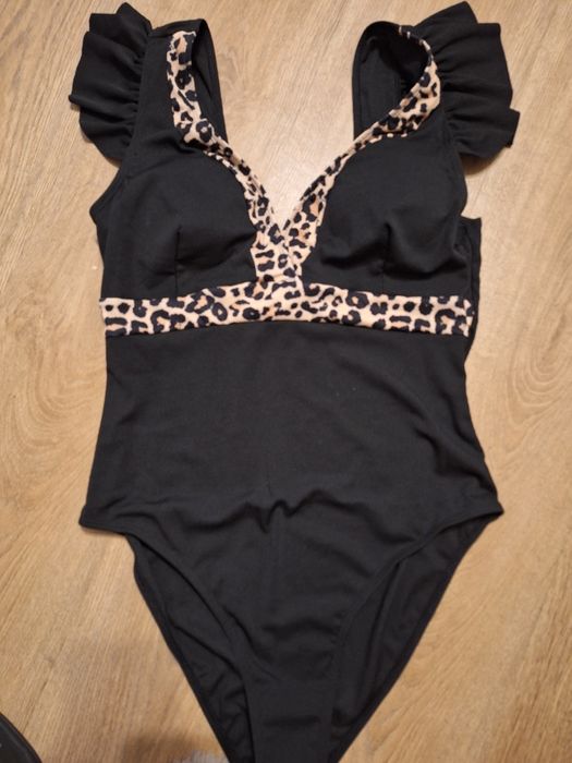 Nowy strój kąpielowy jednoczęściowy