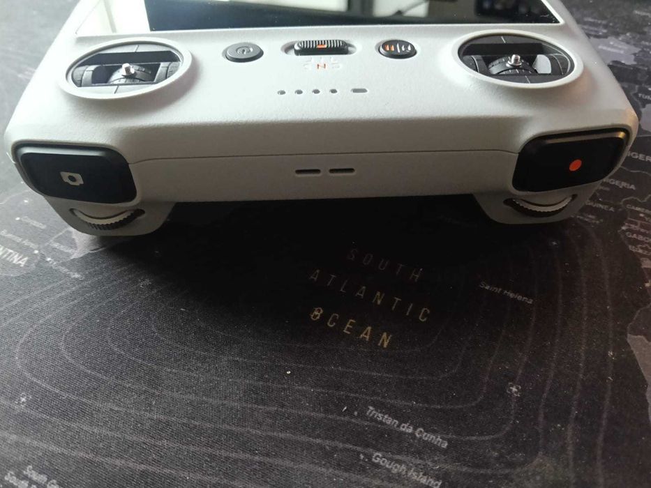 DJI RC Comando com Ecrã – Compatível Mini 3 Pro / Air 2S / Mavic 3