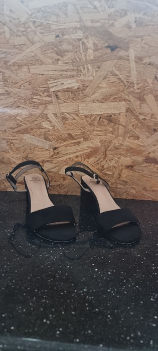 Sandália salto baixo