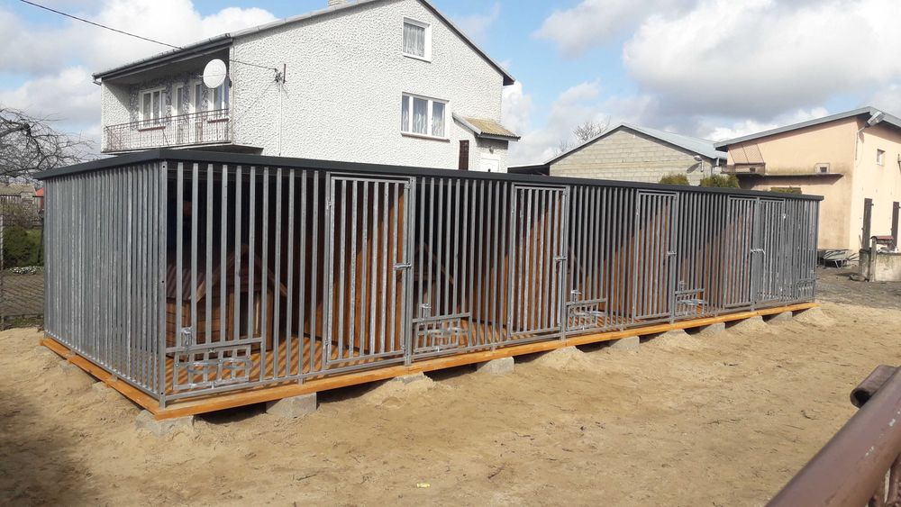 Kojec dla psa.  Ocynkowany profil zamknięty.  Bardzo mocny.