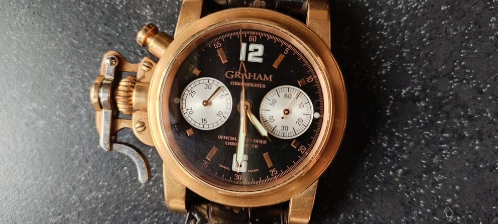 Продам мужские часы в отличном состоянии .2007г. лимитированная серия.