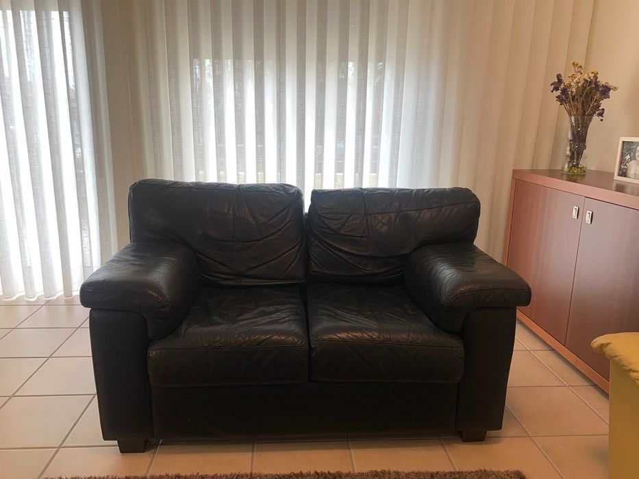 sofá de dois lugares