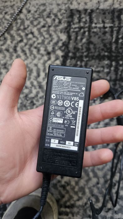 Sprawny  zasilacz do laptopa asus