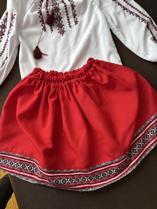 Вишита сорочка і спідничка