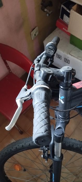 Bicicleta Btwin e outra do Vitória