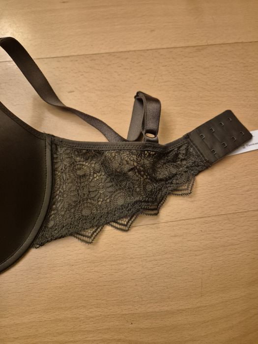 Biustonosz Passionata 75E