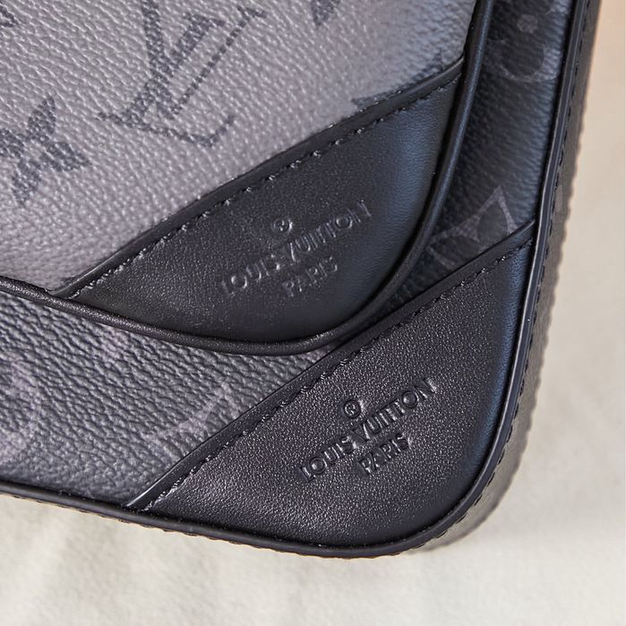 Сумка чоловіча сіра монограм тріо Louis Vuitton Trio дуи витон шкіряна