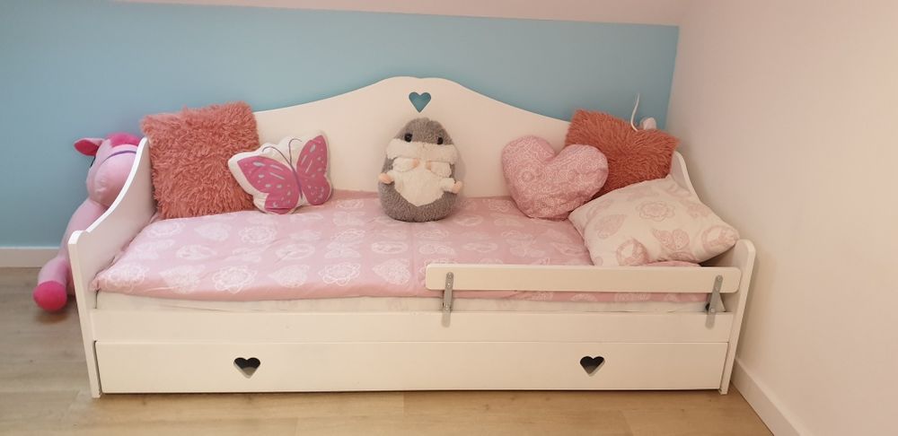 Łóżko białe z szufladą dla dziewczynki serduszka