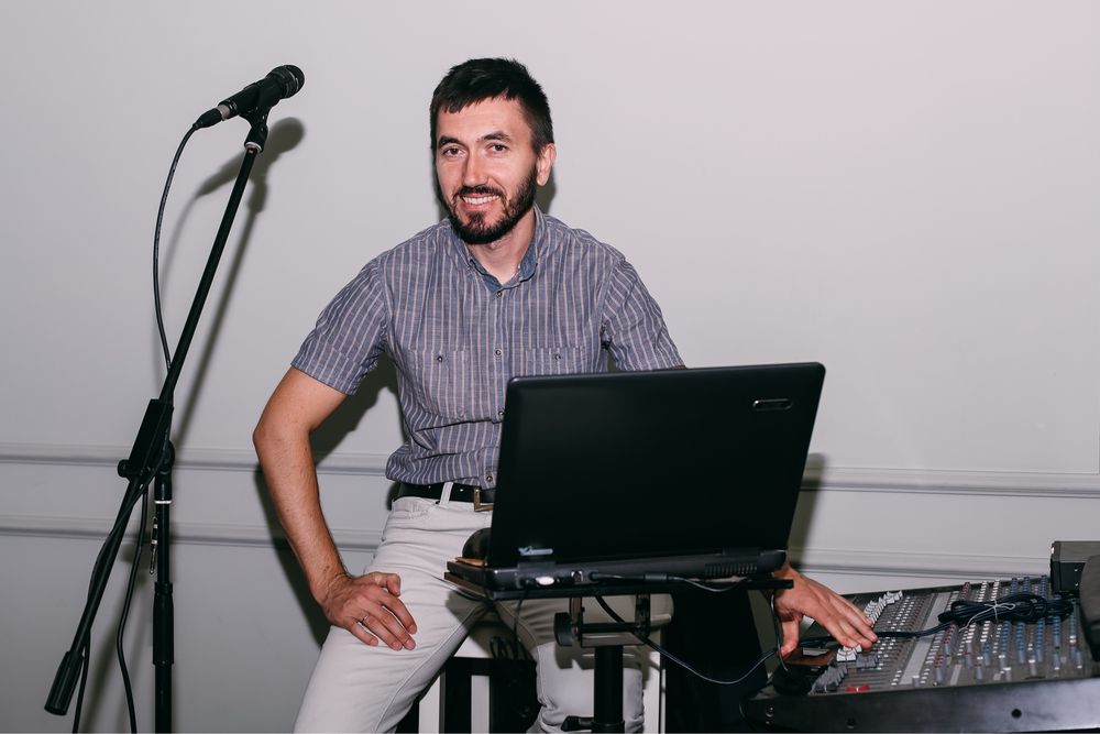 Жива музика,Ведущий,ведущая,Музикант,DJ,гитарист,гитара,діджей