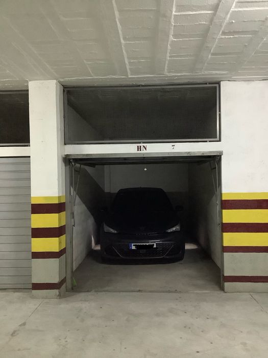 Arrendo Garagem Fechada (Box ) 20 m2 - Na Quintã - Guimarães Centro