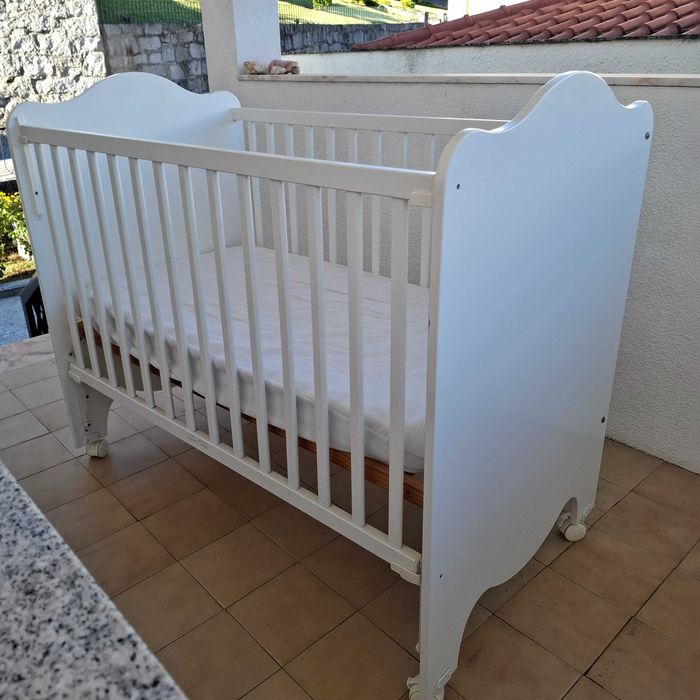 Cama de bebe em muito bom estado