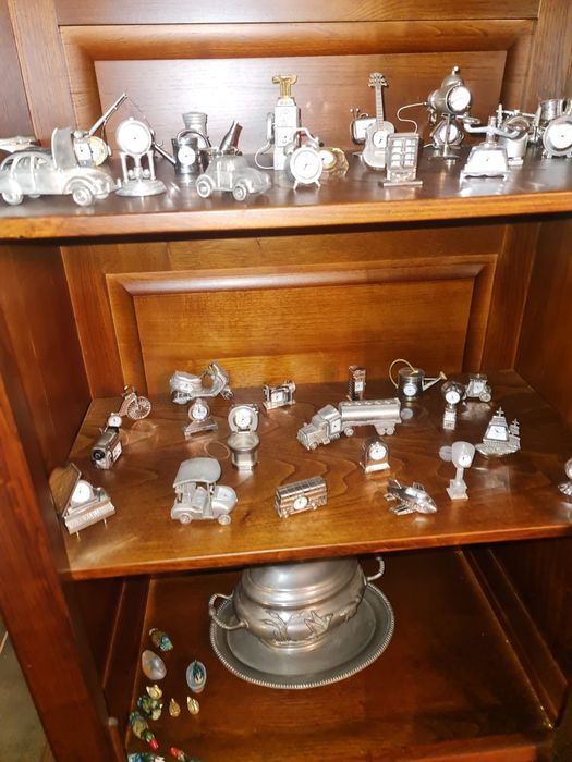 Coleção de relógios em metal