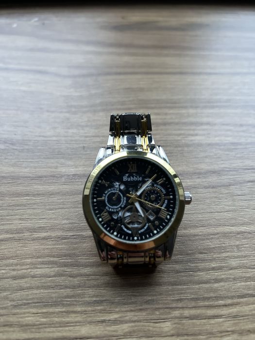 Zegarek modny złoty czarna tarcza srebrna bransoleta jak nowy