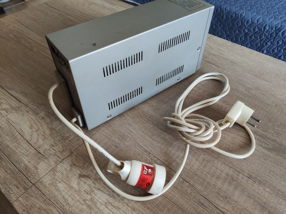 UPS FI Lupis 700 LCD USB 600W do komputera i nie tylko