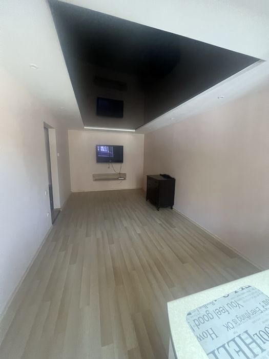 Продам 2 кімнатну квартиру 5-Зарічний будинок 25.