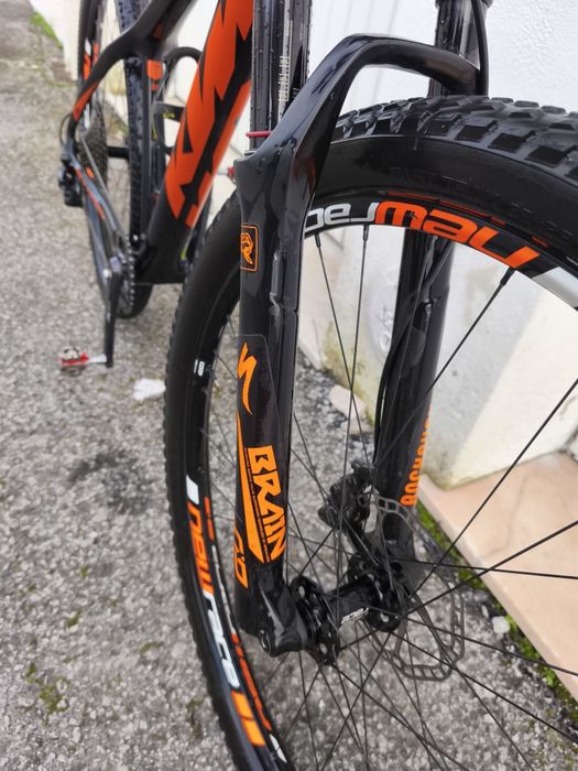 Bicicleta BTT carbono