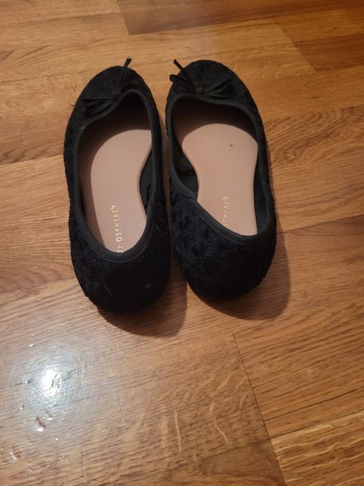 Sabrinas pretas rendadas senhora