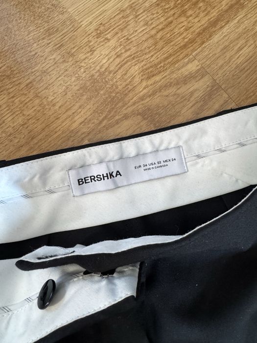 Spodnie materiałowe damskie Bershka
