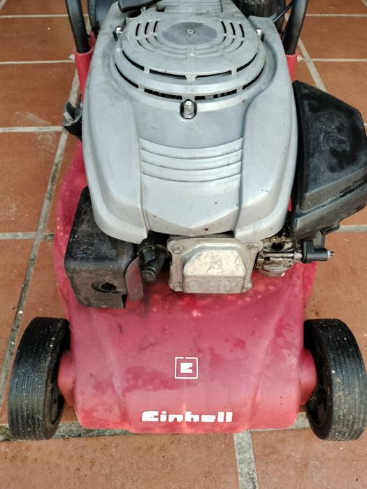 Corta relvas a gasolina