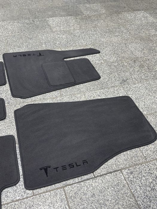 Ворсові килимки Tesla Model Y