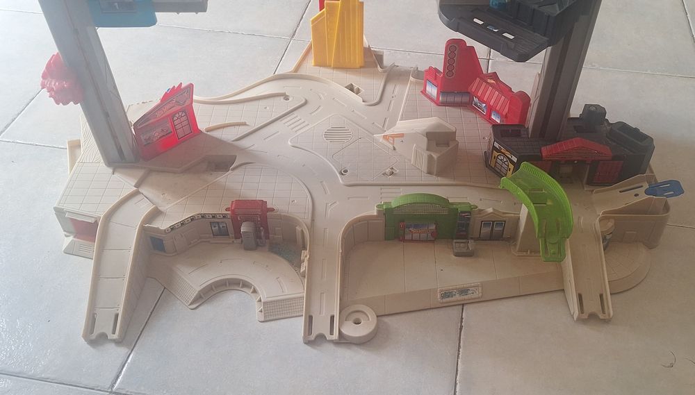 Pista Hot Wheels / Garagem Hot Wheels Grande
