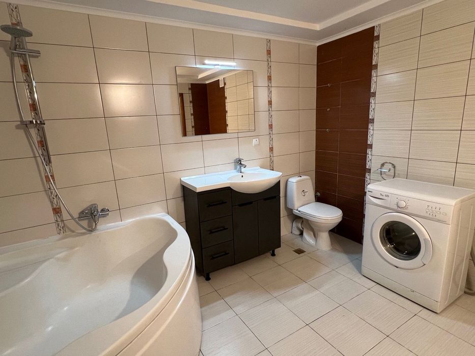 Оренда будинку в 2 км від Чернівців посеред ландшафтного дубового гаю