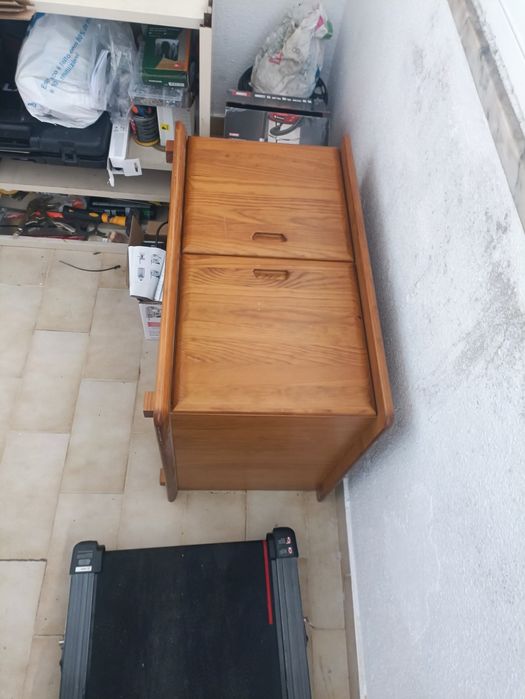 Estado de novo madeira da ótima qualidade..