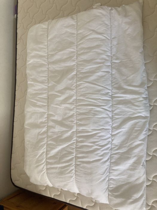 Conjunto como novo para berço: Colchão, lençóis e edredões