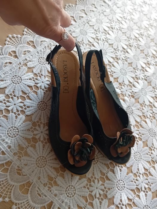 Lasocki wyjątkowe buty sandaly  damskie na koturnie 38